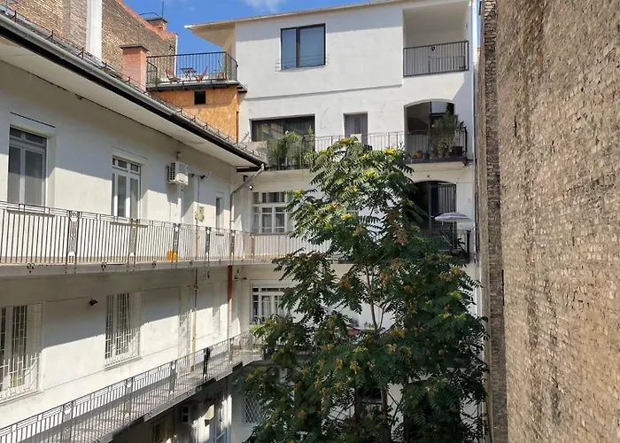Stylish Apartment, Top Floor With Private Terrace