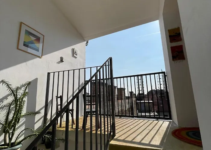 Stylish Apartment, Top Floor With Private Terrace