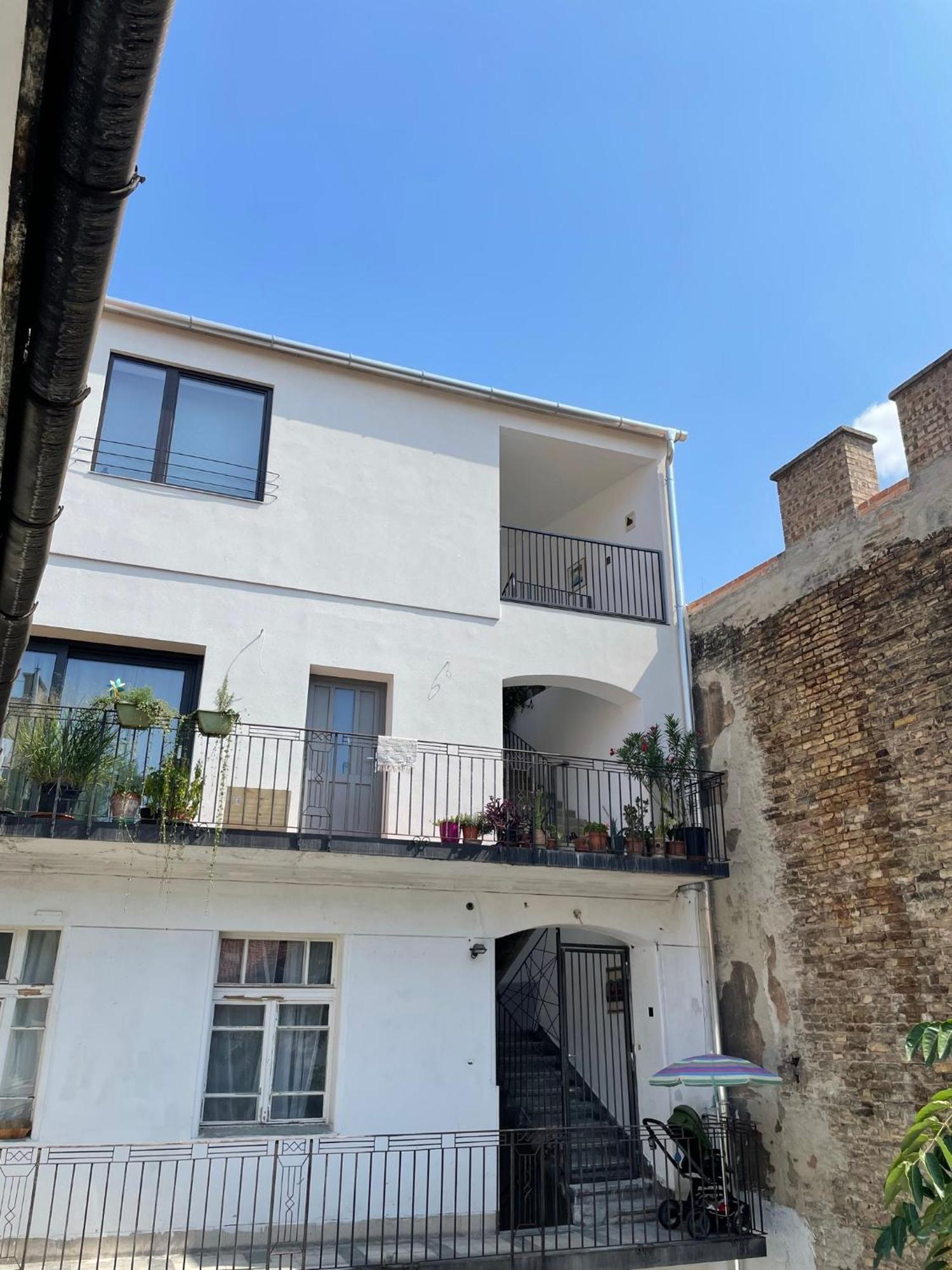 Stylish Apartment, Floor With Private Terrace בודפשט